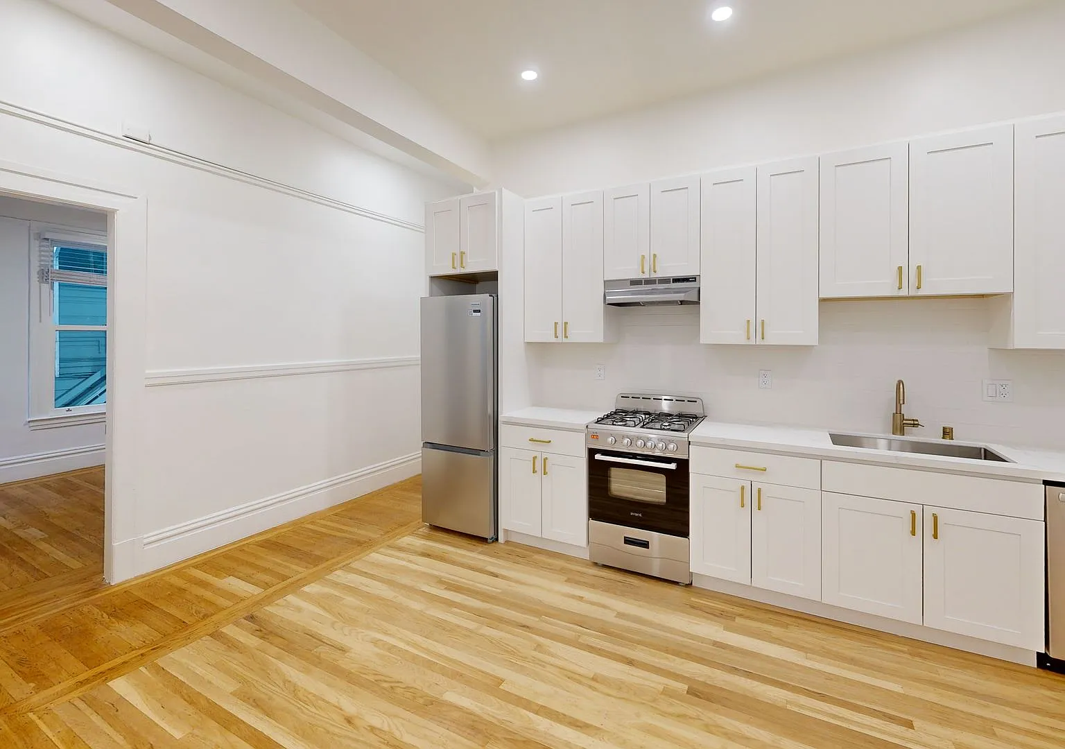 Newly Renovated 2 Bedroom/1 bathroom with Washer/Dryer in Unit — Photo 1