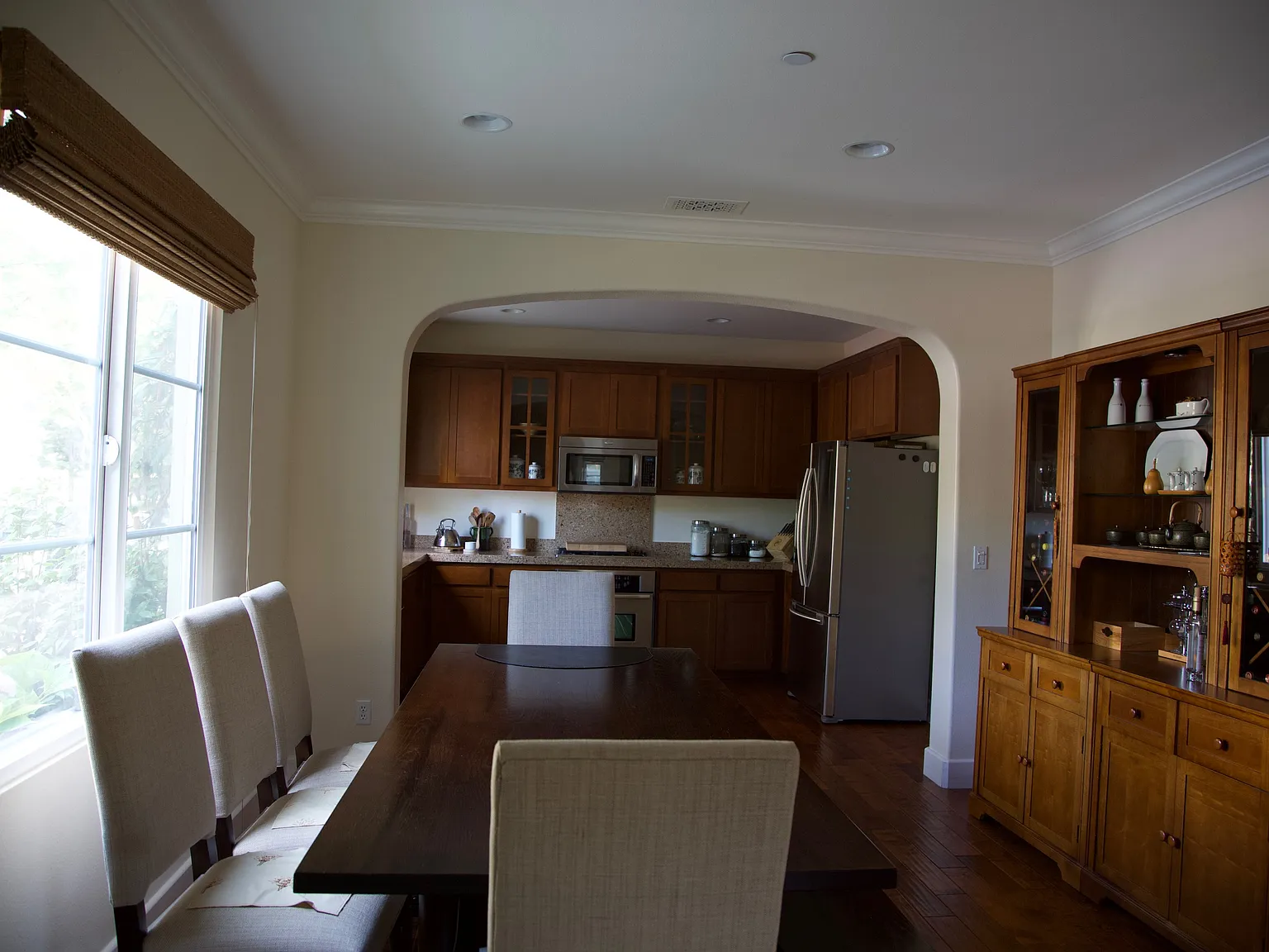4 bed, 3.5 bath, 2240 sqft, $4,900 — Photo 2