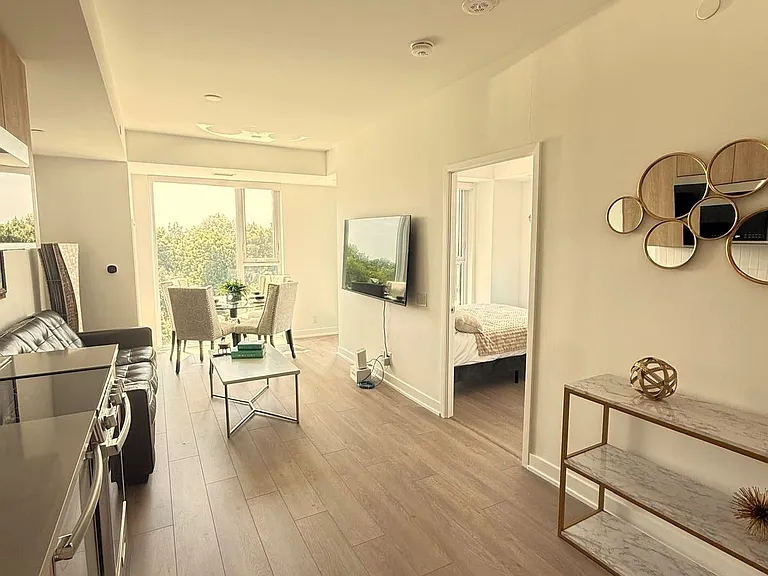 1660 Bloor St W #810 — Photo 5