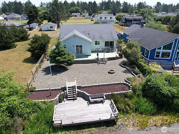 3rd image of 393 Canal Drive NE