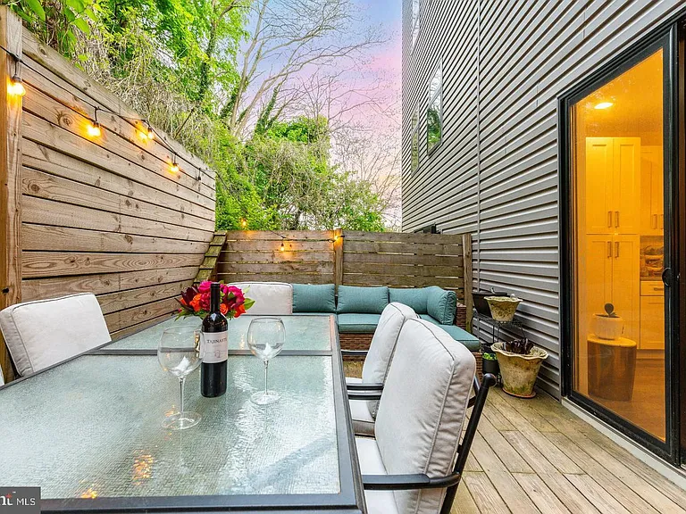 239 Lyceum Ave — Photo 16
