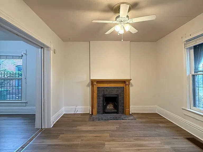 156 S Lincoln St — Photo 2