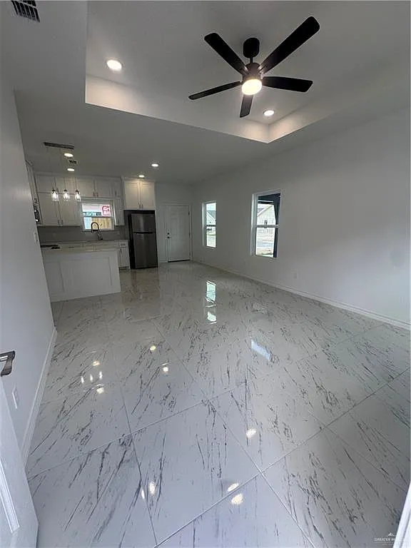 3 bed, 2.0 bath, 1083 sqft, $1,300 — Photo 2