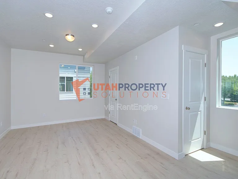1146 S Redwood Rd #H806 — Photo 5