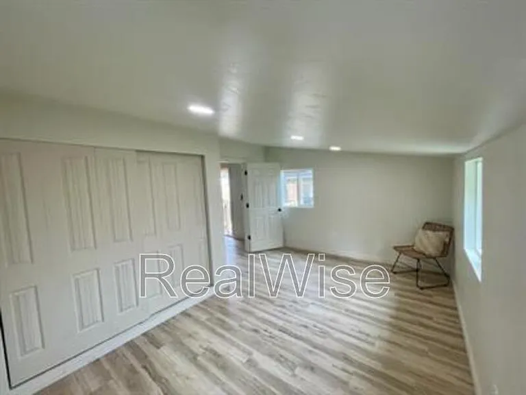 509 NW C St #5 — Photo 8