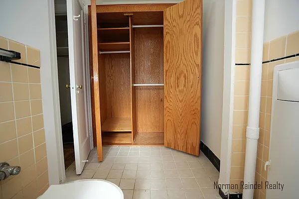 Rented by Norman Raindel, LREB | media 18