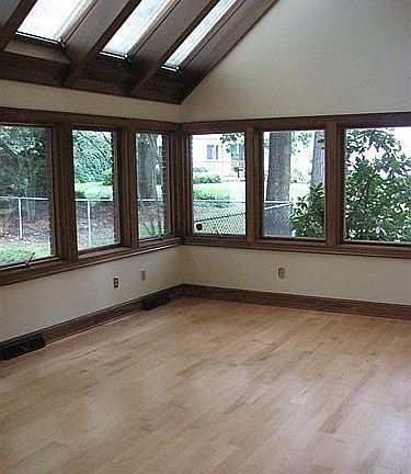 5th image of 207 Kensington Park Cir