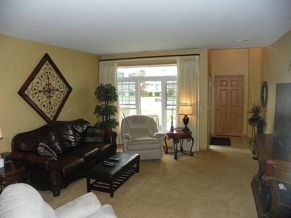 4th image of 6909 S Rolling Meadows Ct #103
