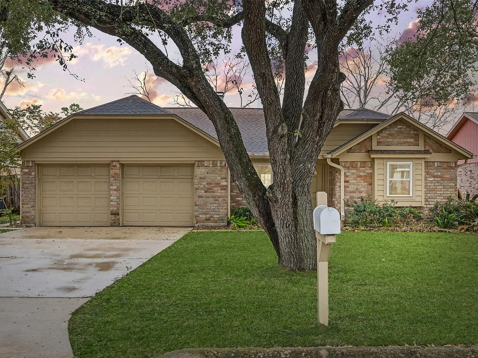 3 bed, 2.0 bath, 1441 sqft, $2,250 — Photo 1