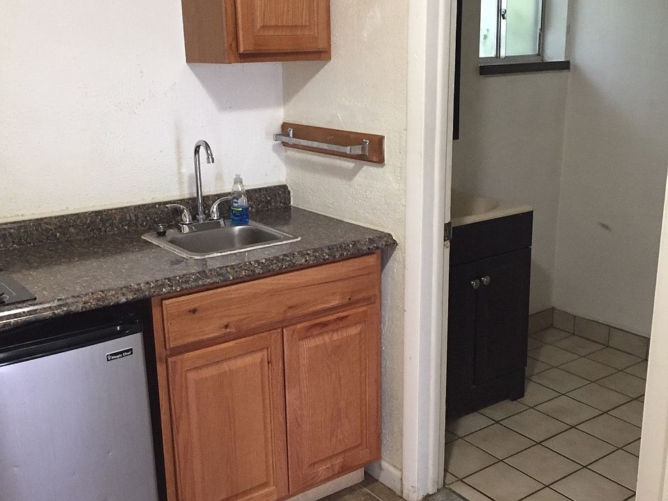 Kitchen/Bathroom