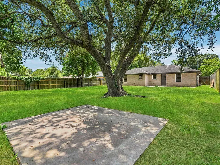 913 Meadowlane St — Photo 28