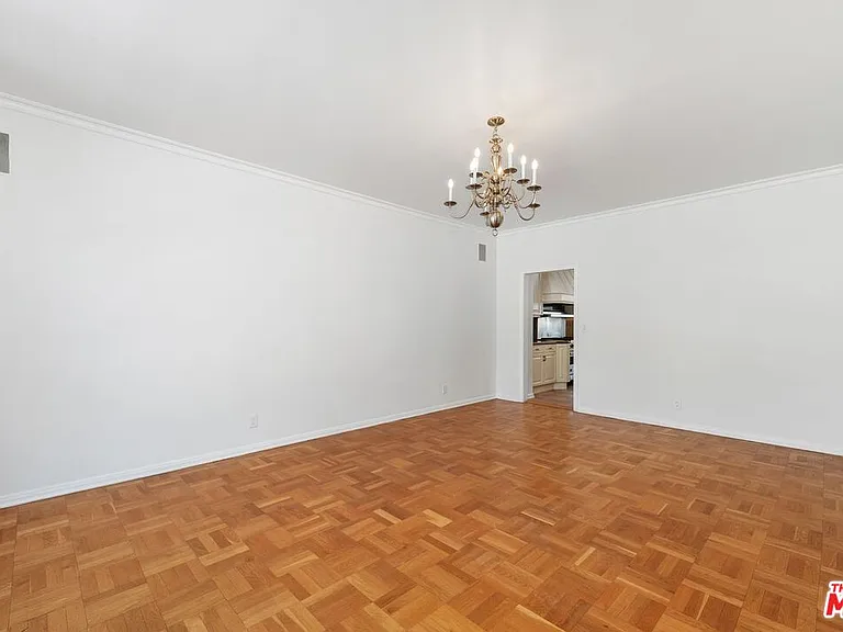 517 N Elm Dr — Photo 28