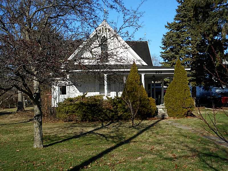 1st image of 609 W Jefferson St