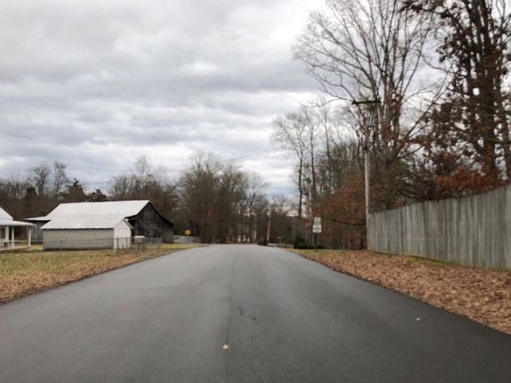 4th image of 83 Lake Meadow Dr