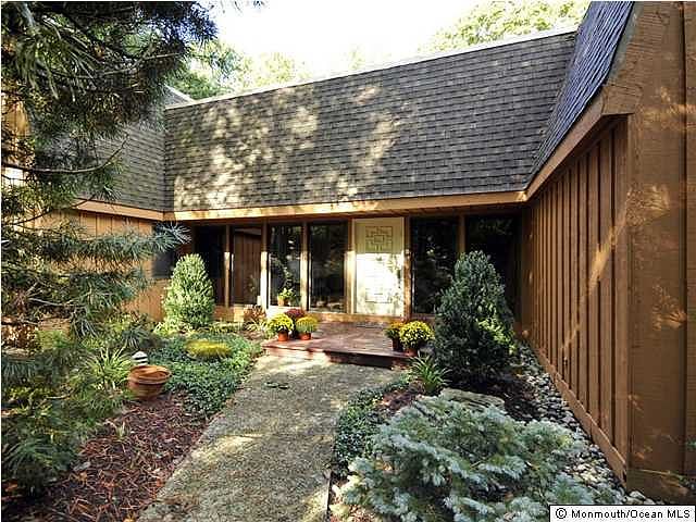 2nd image of 31 Galloping Hill Road