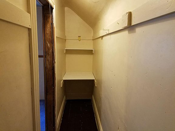 Closet upstairs bedroom 