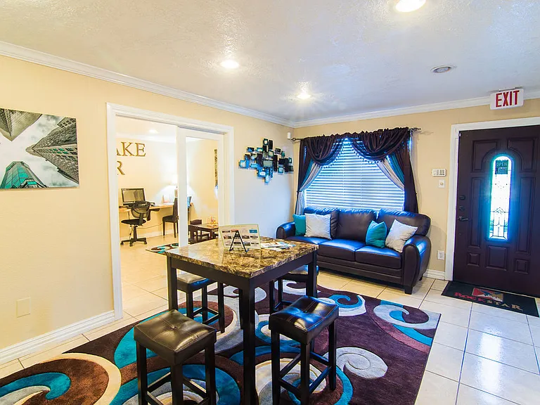 Northlake Manor Apartments — Photo 30