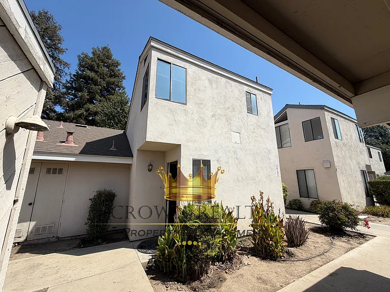 2731 W Mission Ct — Photo 1