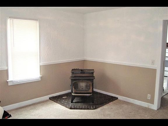 3rd image of 213 N Lincoln St