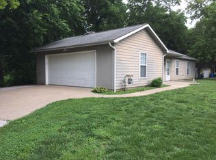 710 11th St, Baldwin City, KS 66006
