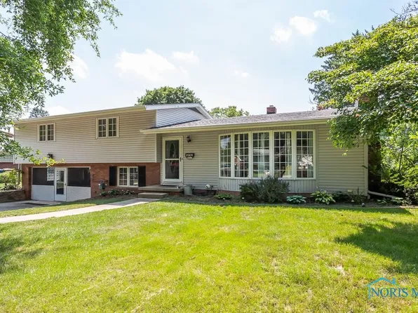 2222 Midlawn Dr, Toledo, OH 43614