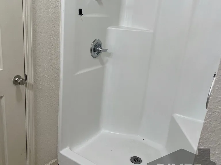 100 Deerbrooke Ln — Photo 9