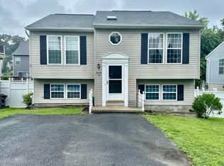 810 205th St, Pasadena, MD 21122