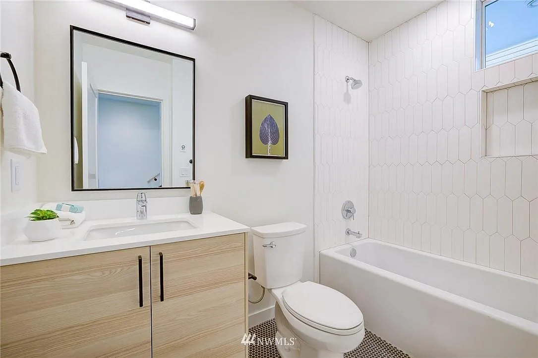 2 bed, 1013 sqft, $3,300 — Photo 3