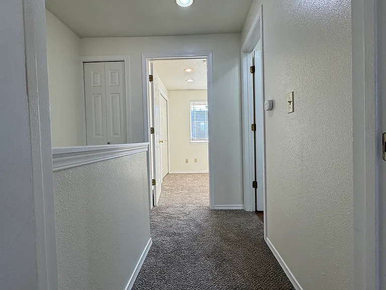 2180 Maplewood Dr S — Photo 15