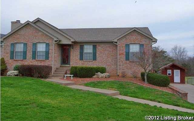 Great curb appeal. Located on cul de sac.