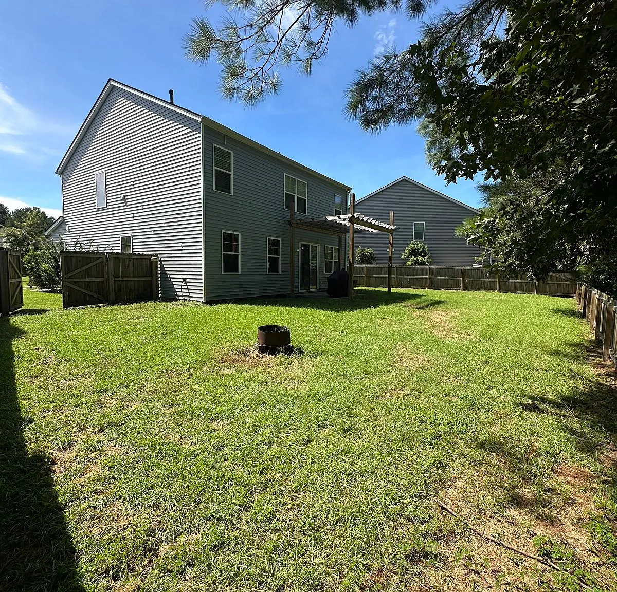 3 bed, 2.5 bath, 2172 sqft, $2,460 — Photo 3