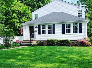 92 Arnold Rd, North Attleboro, MA 02760