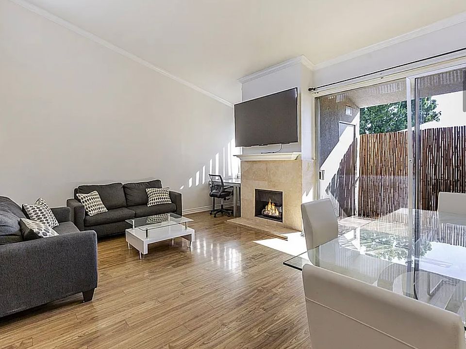 1st image of 5325 Newcastle Ave