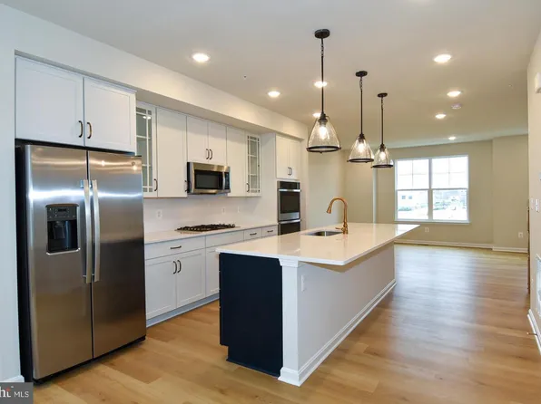 402 Matlock Ln, Frederick, MD 21701