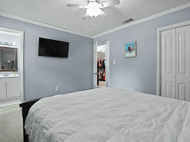 226 Larchmont Dr — Photo 28