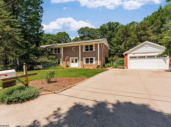 12 Woodhaven Ln, Fairmont, WV 26554