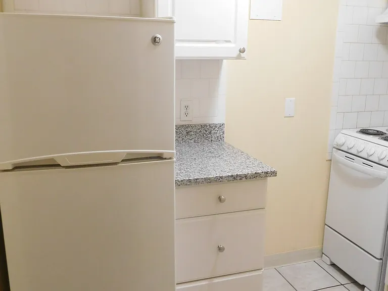 1055 Beacon St — Photo 12