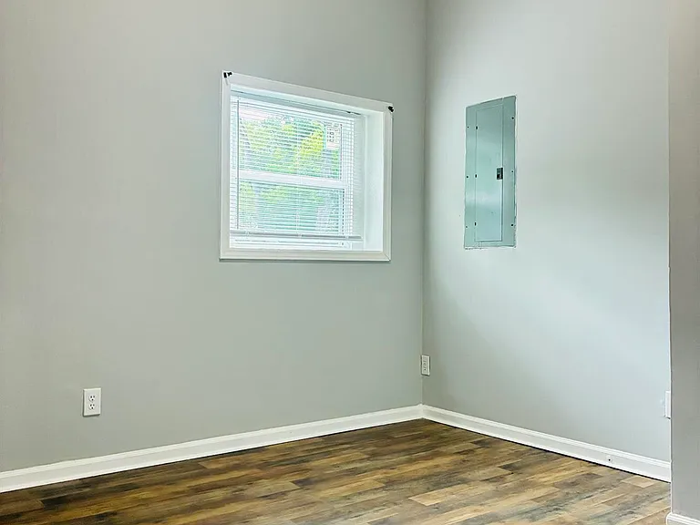 401 S Gray St — Photo 10