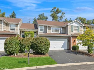 236 Gull Island Dr, Willowbrook, IL 60527