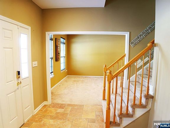 2nd image of 30 Goldfinch Rd