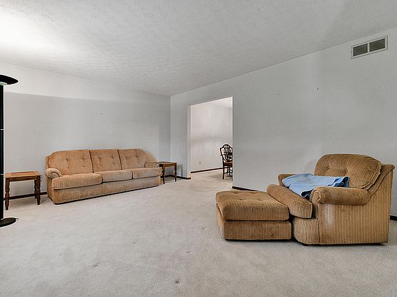 5th image of 350 E Columbus St