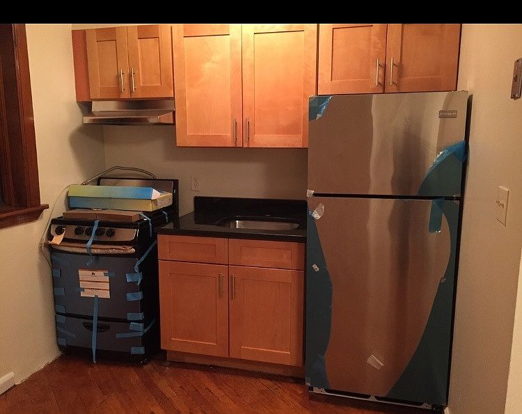 1st image of 555 Putnam Ave APT 3