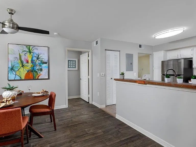 Manatee Bay Apartments — Photo 30