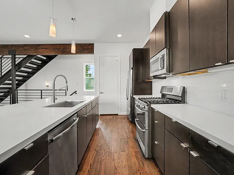 910 W 19th St #B — Photo 11