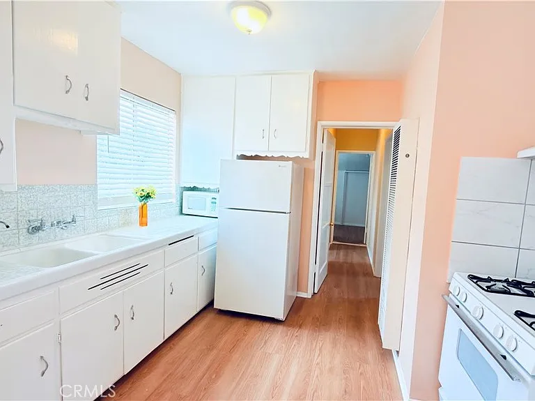 4025 Melrose Ave — Photo 10