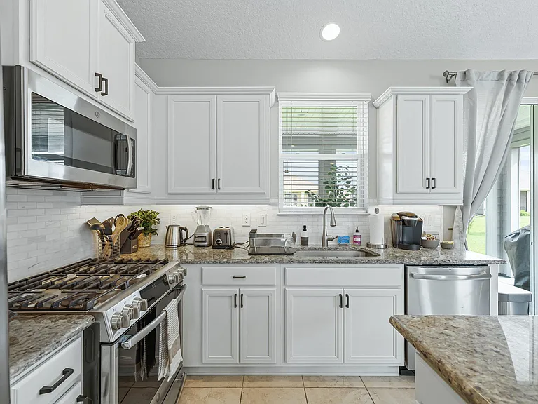 5635 NW 37th Lane Rd — Photo 16