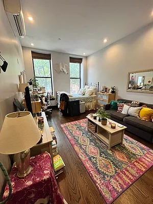 Rented by Delmark Realty LLC | media 12