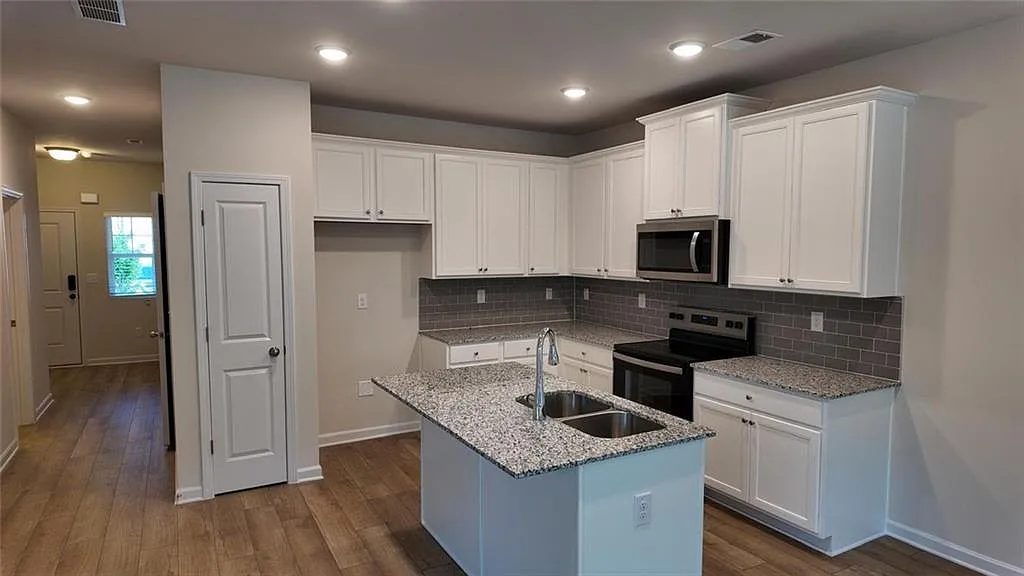 3 bed, 2.5 bath, 1485 sqft, $2,500 — Photo 2