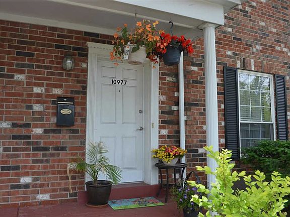 2nd image of 10977 Lavinia Dr