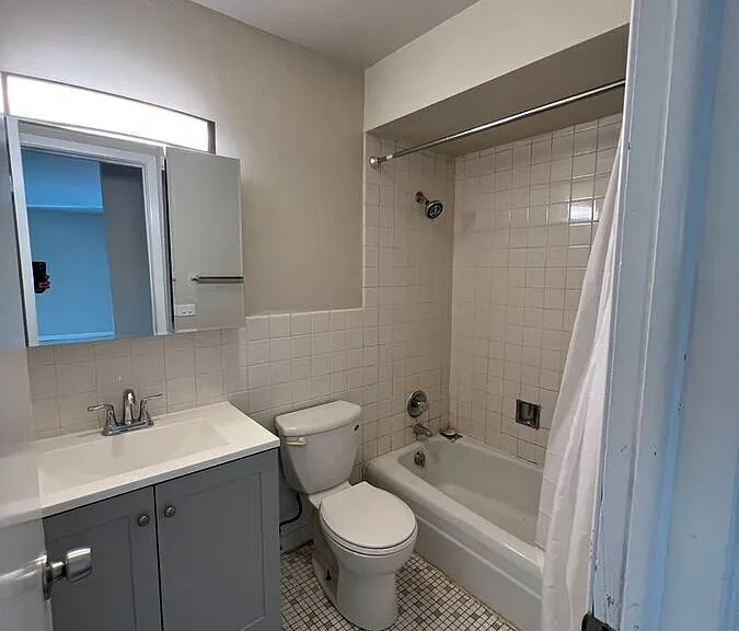 320 N Harvard Ave #H — Photo 8